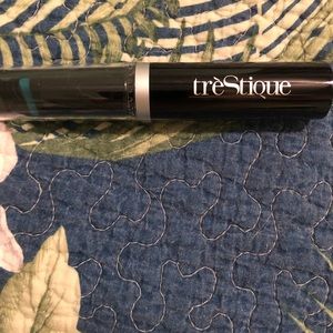 New!! Trestique Black Mascara With Eyelash Curler